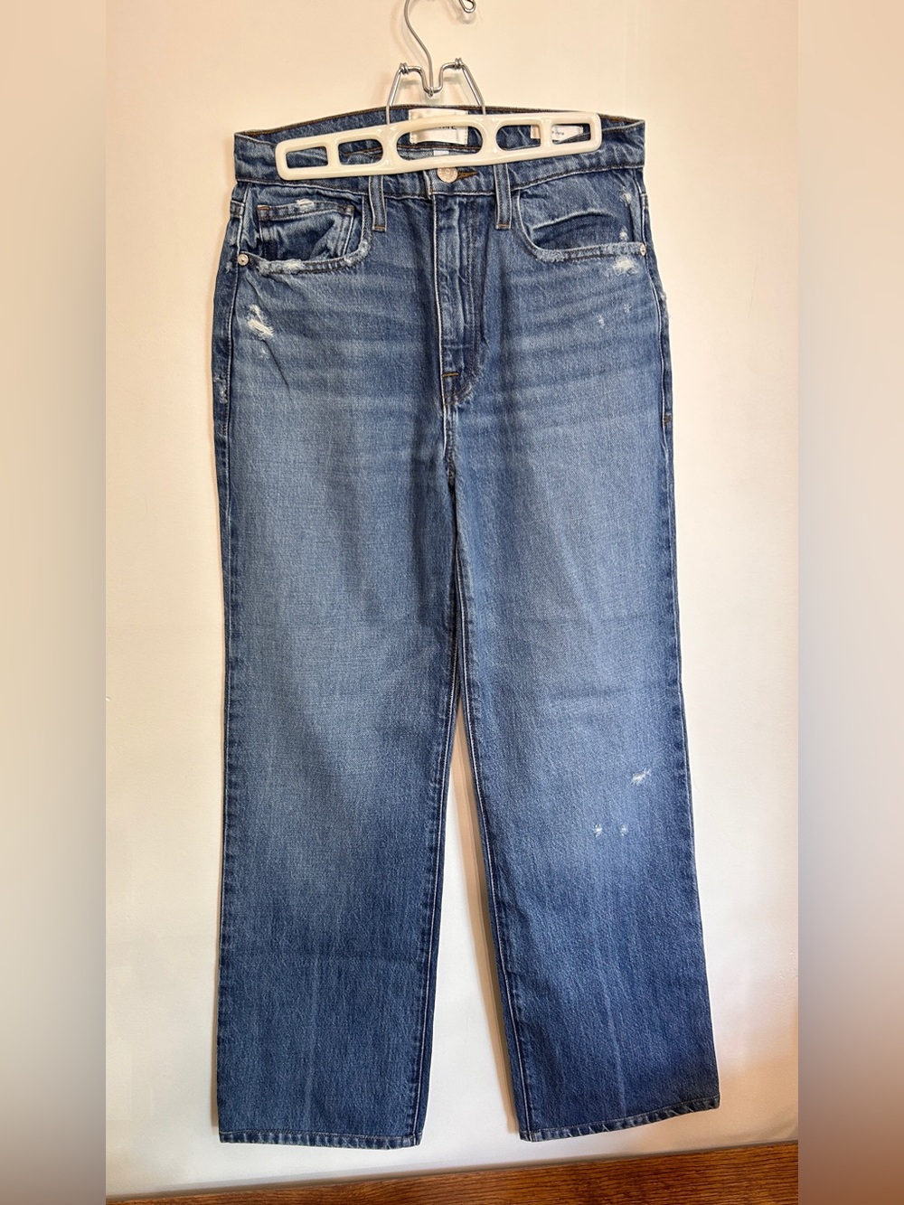 FRAME JEANS “LE JANE” INTENTIONALLY DISTRESSED